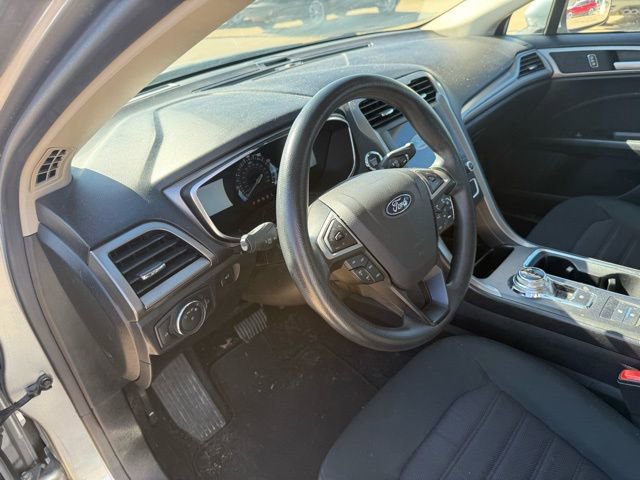 Used 2020 Ford Fusion SE image 12