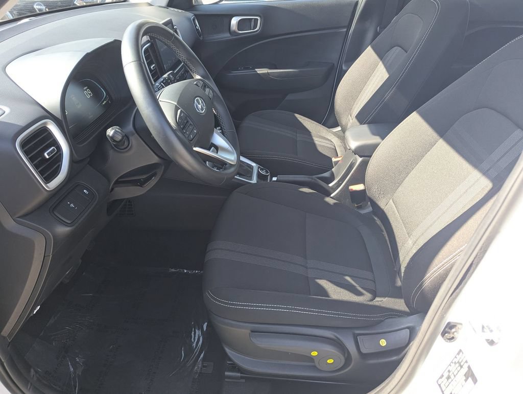 Used 2025 Hyundai Venue SEL FWD image 24