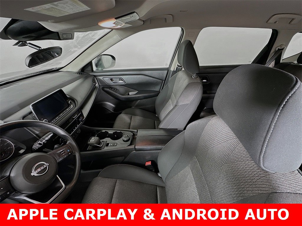 Used 2024 Nissan Rogue SV image 2