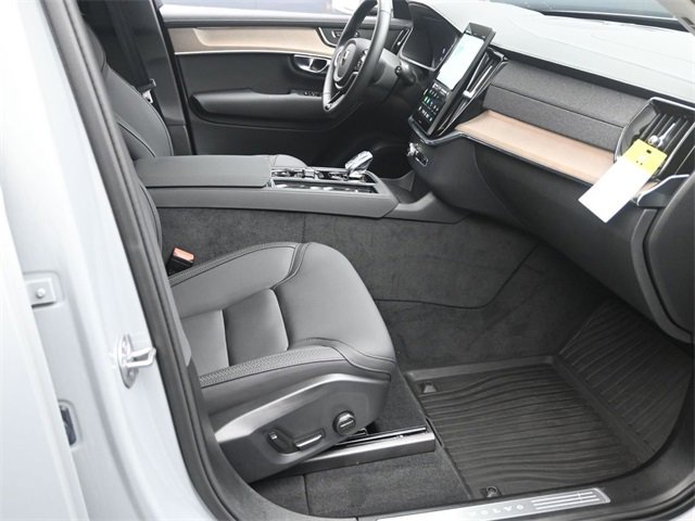 Used 2025 Volvo XC90 B6 Core w/ Protection Package image 29