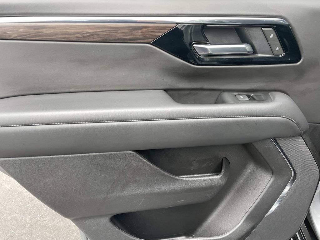 Used 2025 Chevrolet Tahoe LT AWD/4WD image 24