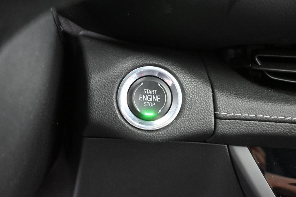 Used 2023 Buick Envision Avenir AWD/4WD image 28