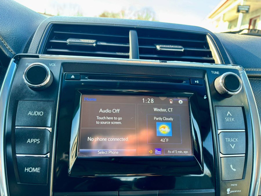 Used 2015 Toyota Camry XLE FWD image 19