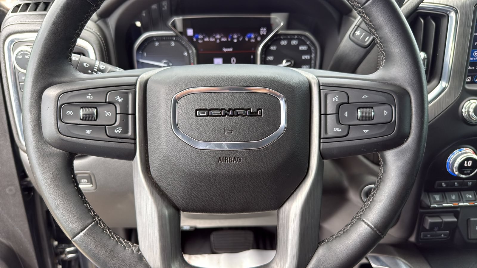 Used 2023 GMC Sierra 3500 Denali w/ Denali Ultimate Package AWD/4WD image 15
