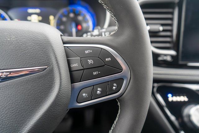 New 2026 Chrysler Pacifica Select image 21