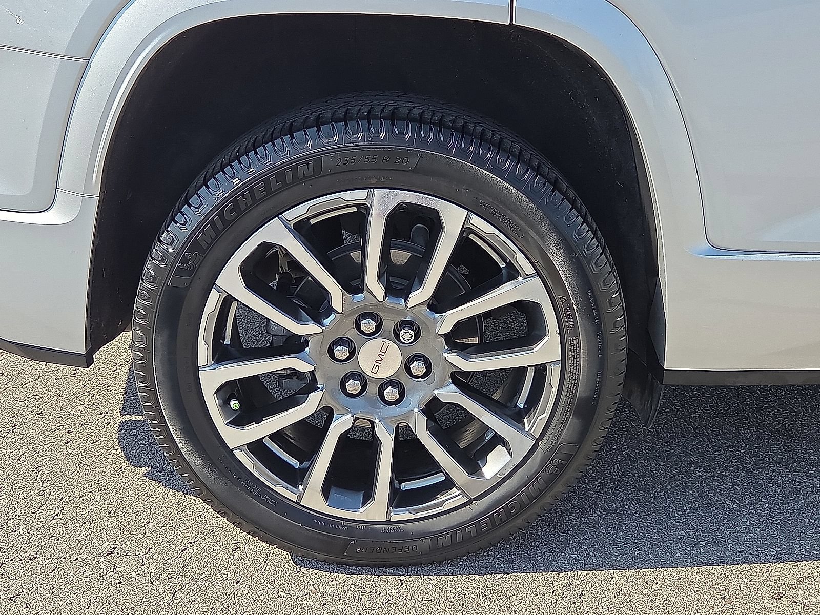 Used 2020 GMC Acadia Denali w/ Technology Package FWD image 17