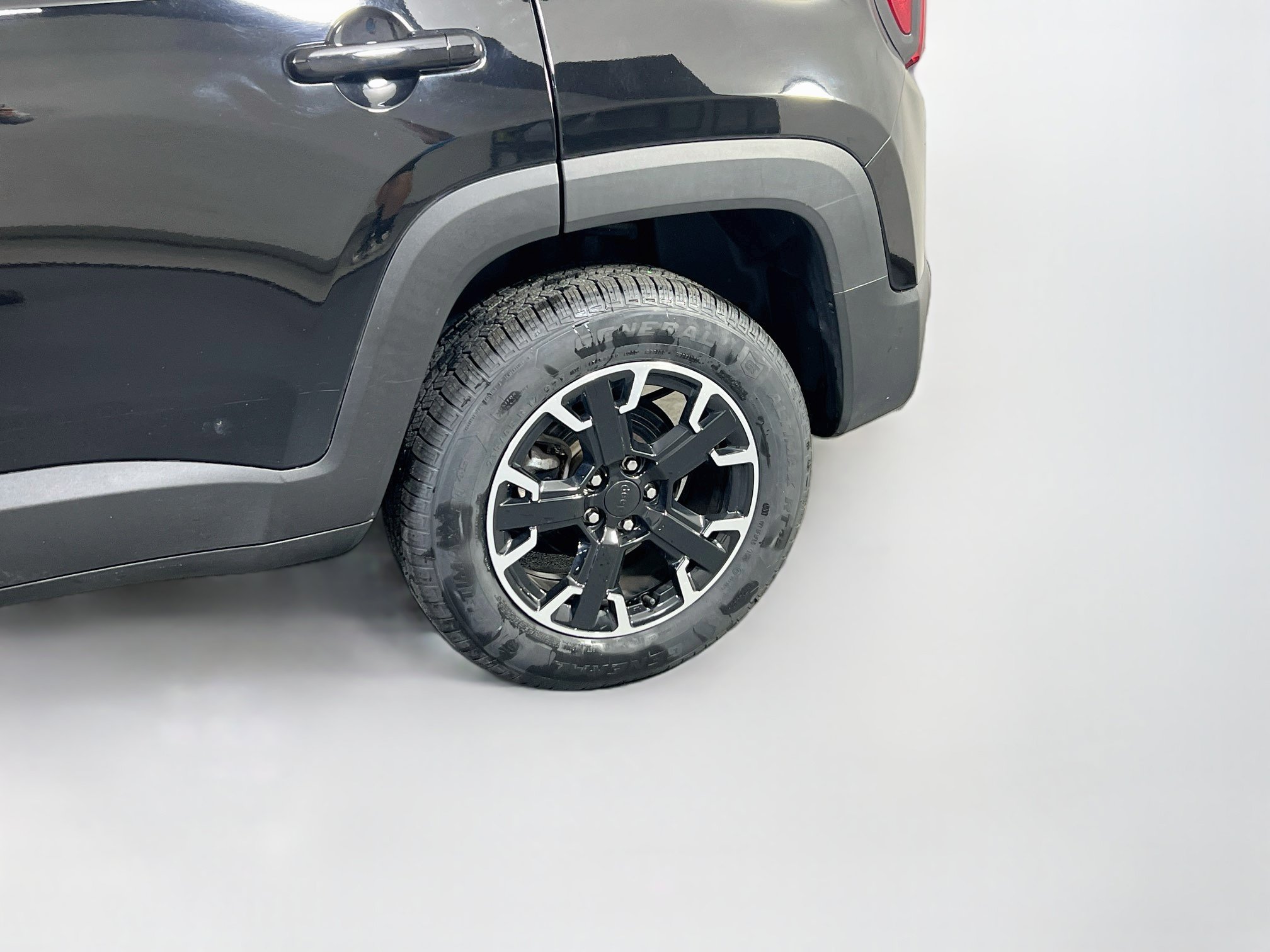 Used 2023 Jeep Renegade Trailhawk w/ Sun/Sound Group AWD/4WD image 31