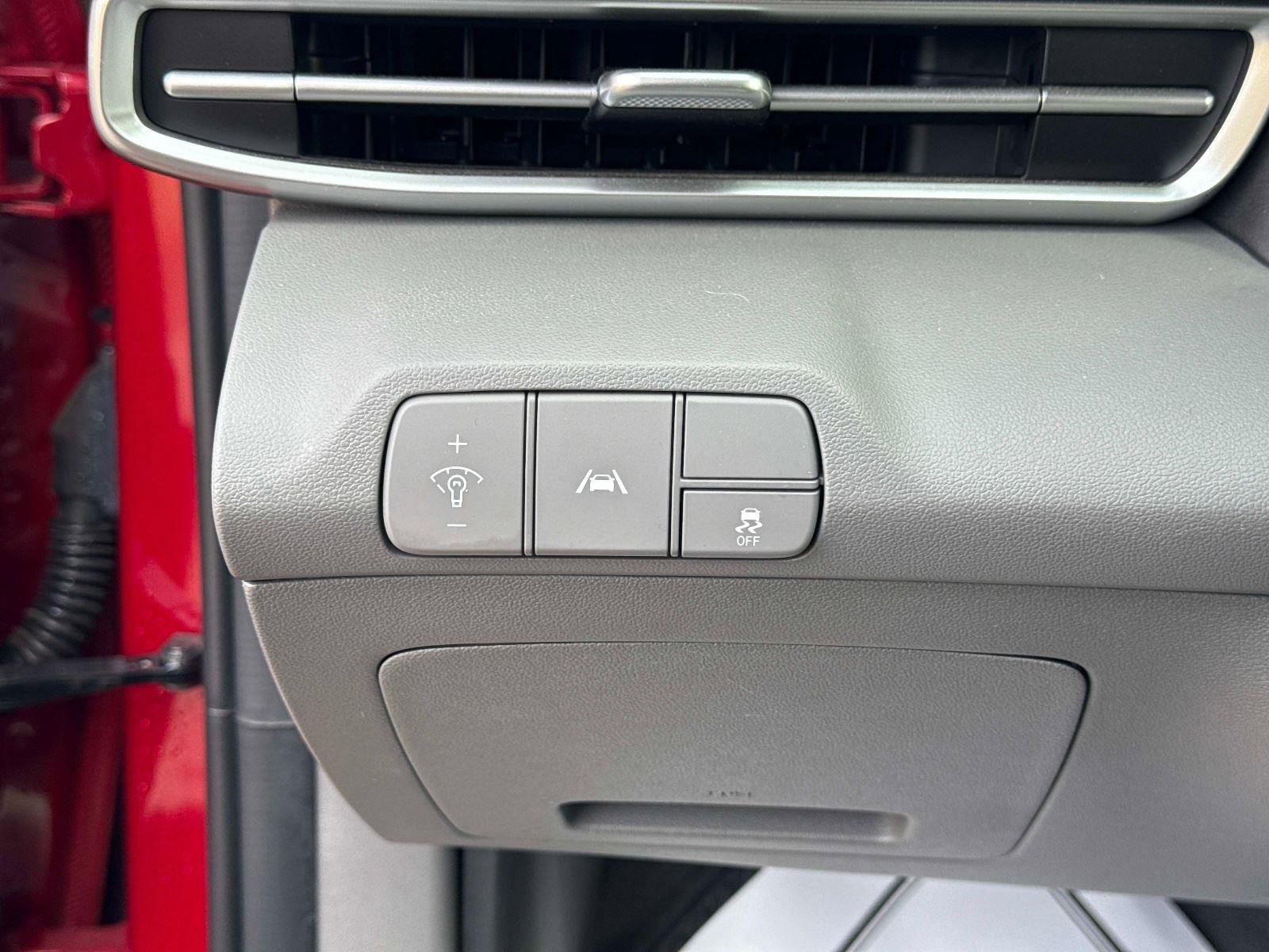 Certified 2023 Hyundai Elantra SEL image 29