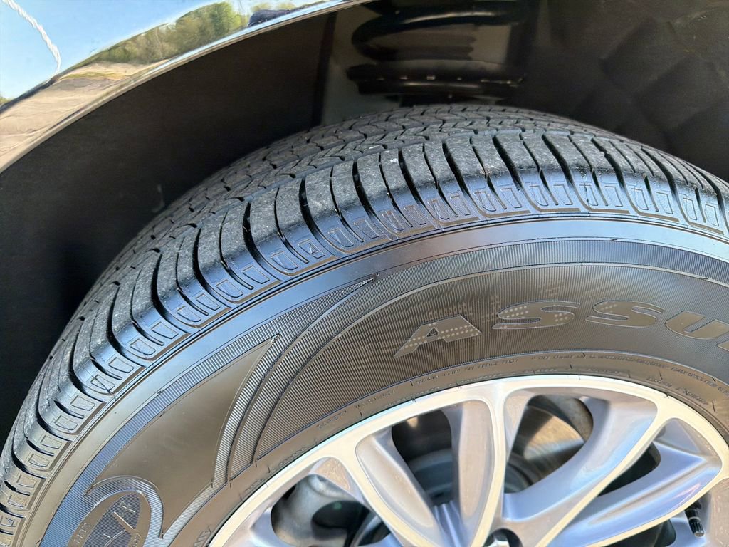 Used 2024 Buick Enclave Essence FWD image 29