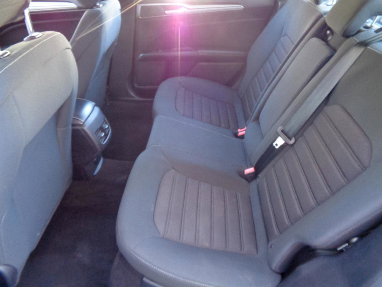 Used 2020 Ford Fusion SE FWD image 27