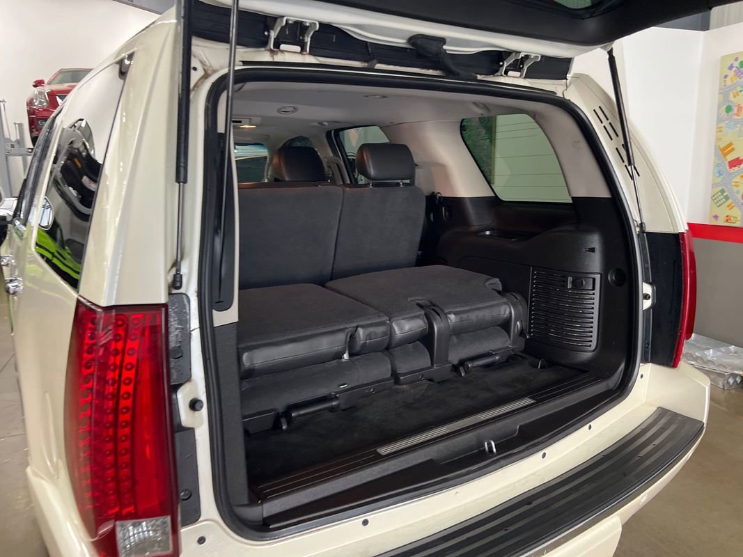 Used 2007 Cadillac Escalade AWD w/ Climate Package image 47