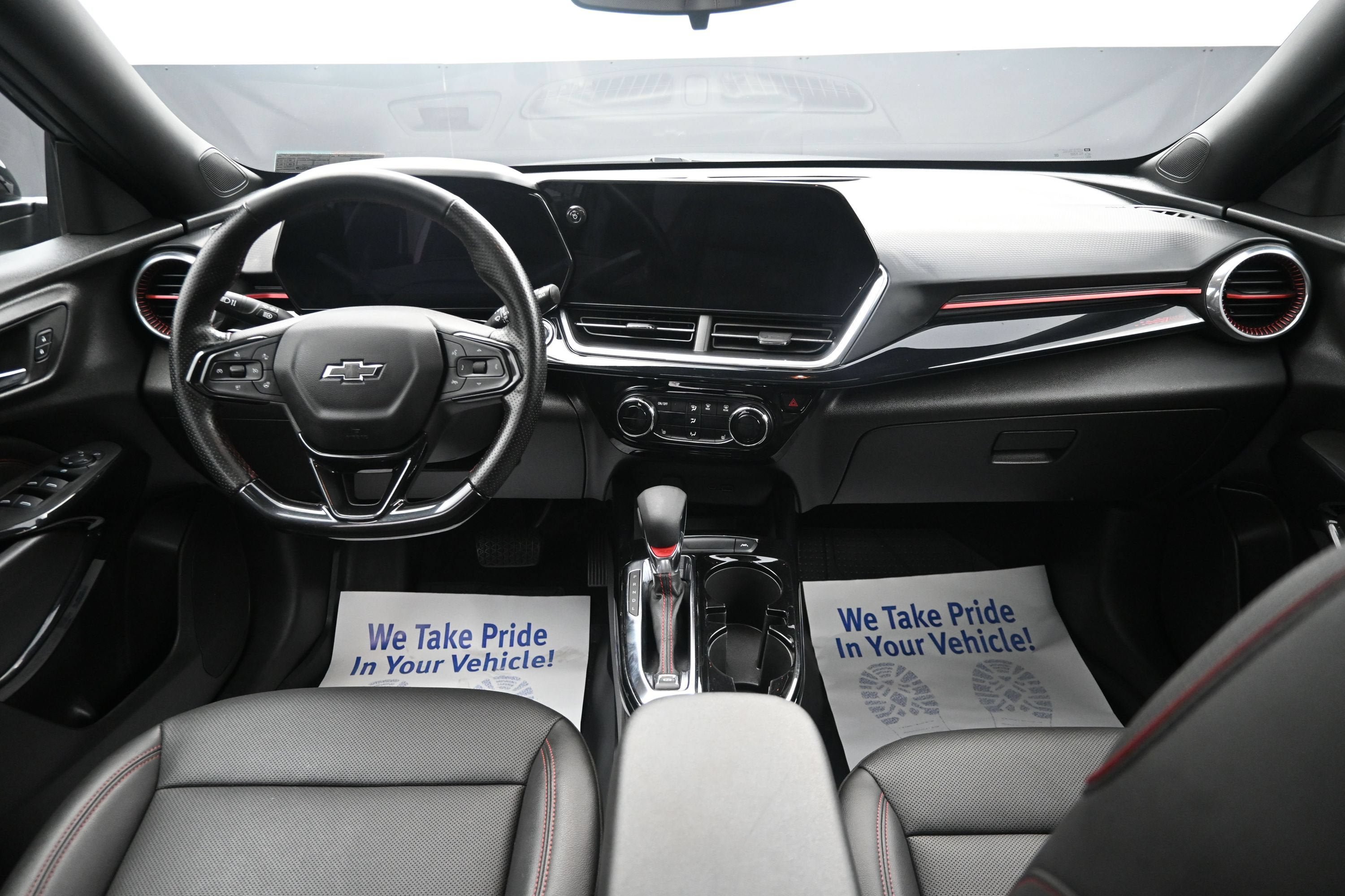 Used 2025 Chevrolet Trax RS w/ Sunroof Package FWD image 23