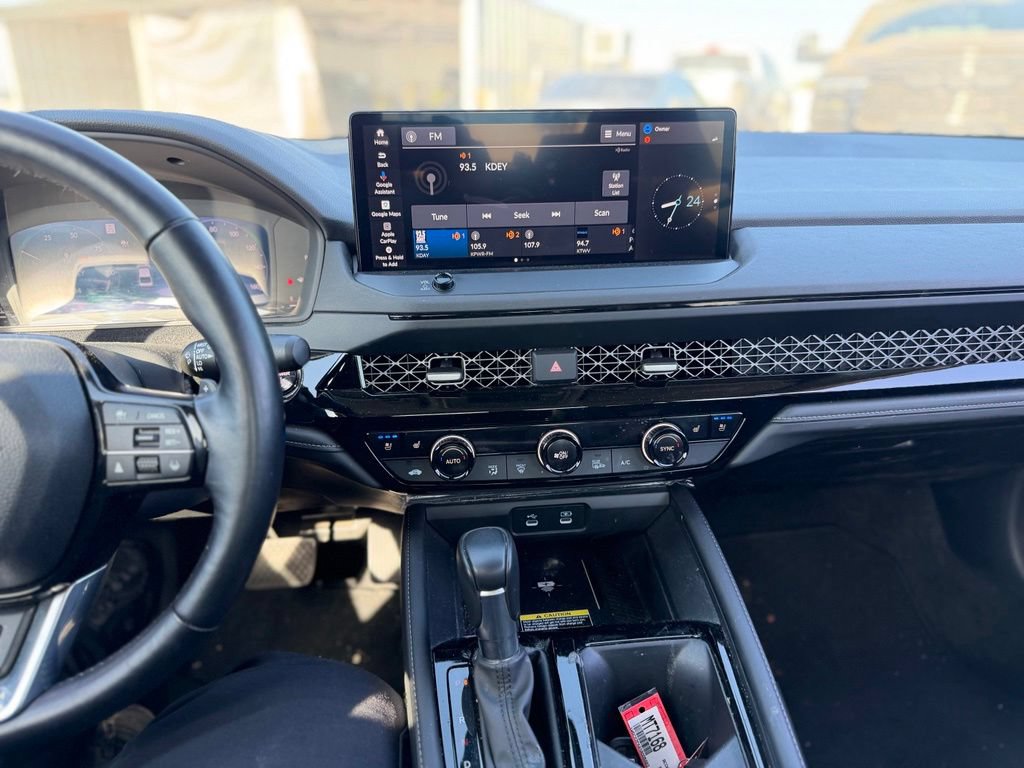 Used 2025 Honda Accord Touring image 9