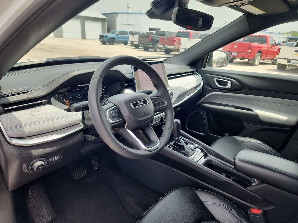 Used 2024 Jeep Compass Latitude AWD/4WD image 11