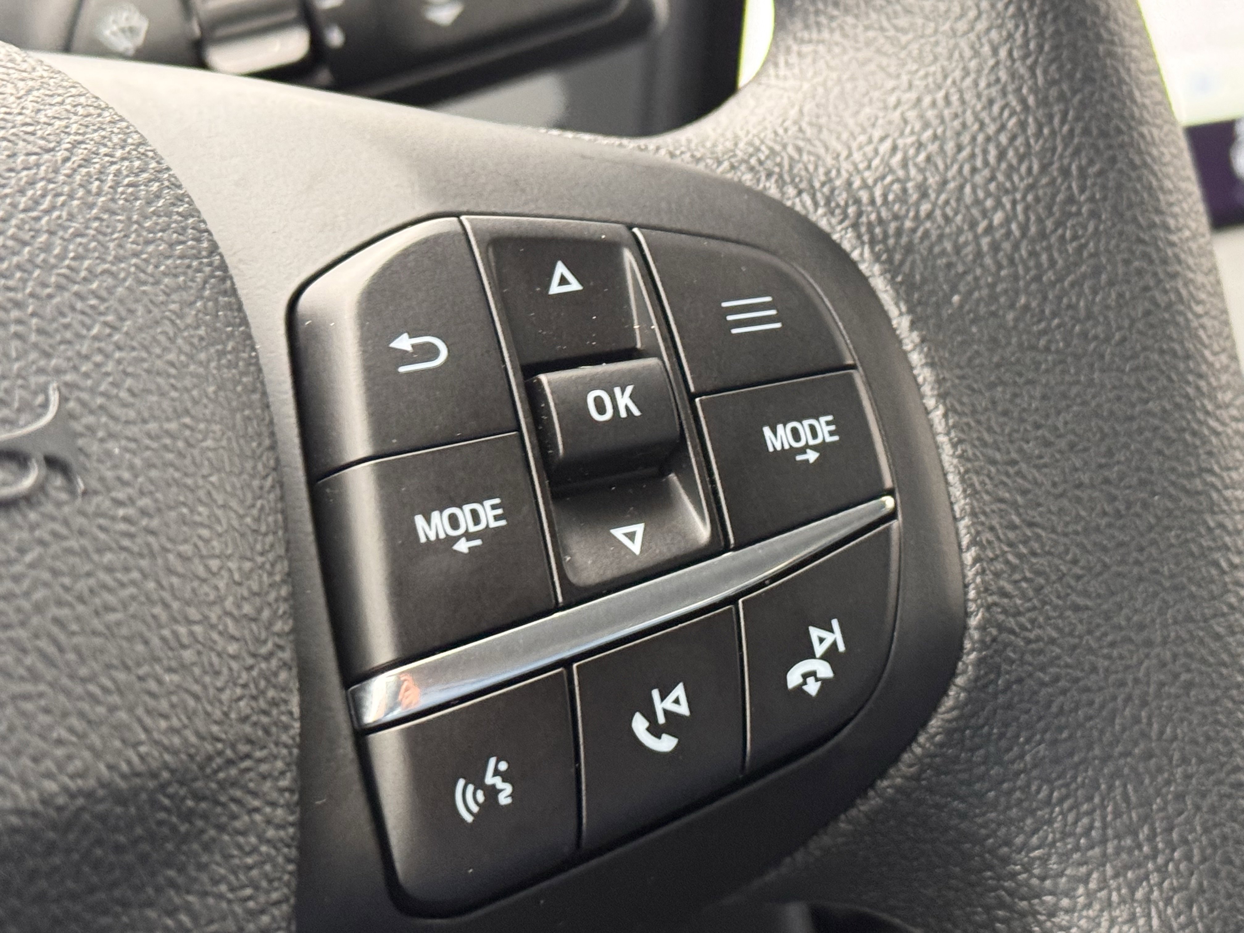 New 2025 Ford Maverick XLT w/ Black Appearance Package image 15