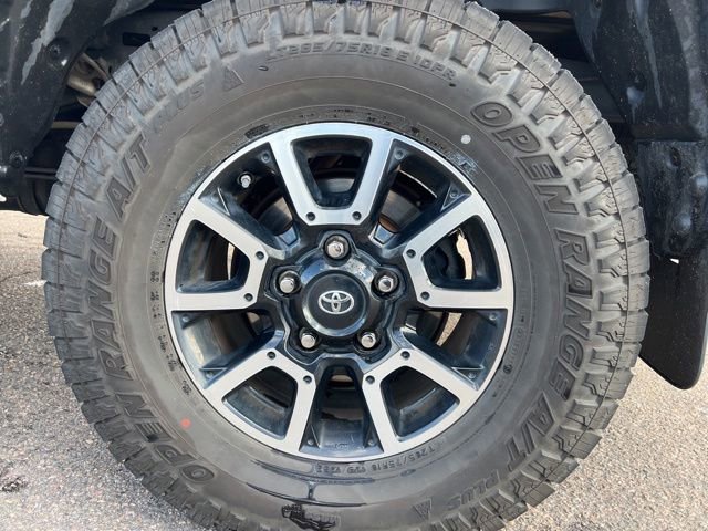 Used 2016 Toyota Tundra SR5 w/ SR5 Upgrade Package AWD/4WD image 12