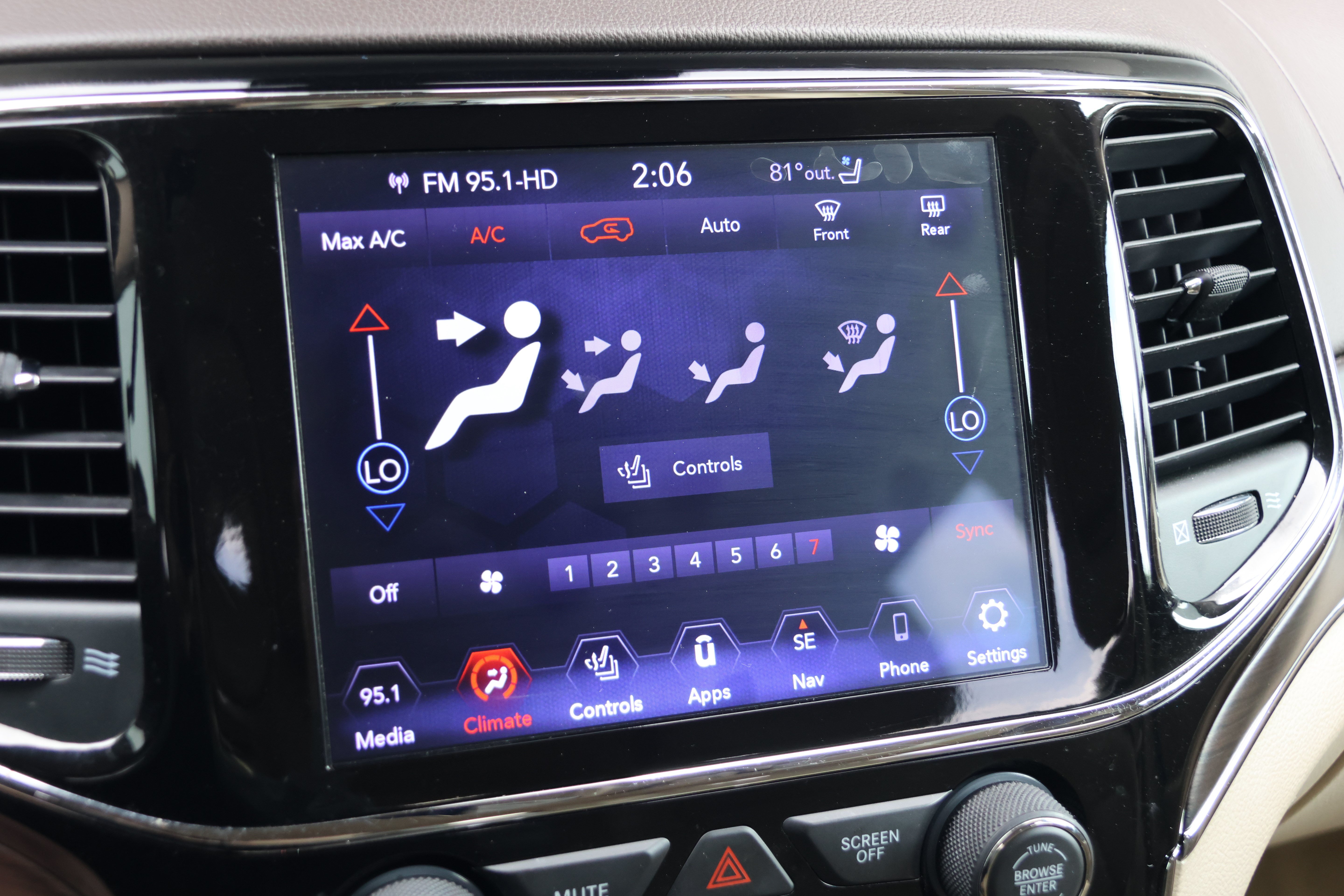 Used 2019 Jeep Grand Cherokee Overland AWD/4WD image 26