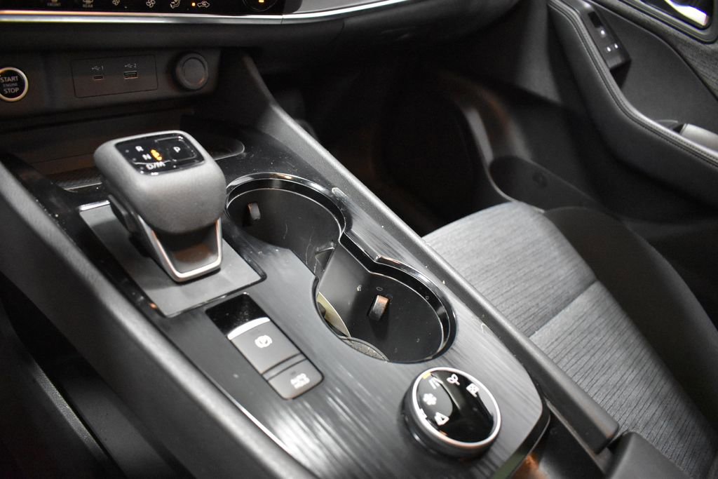 Used 2023 Nissan Rogue SV image 18