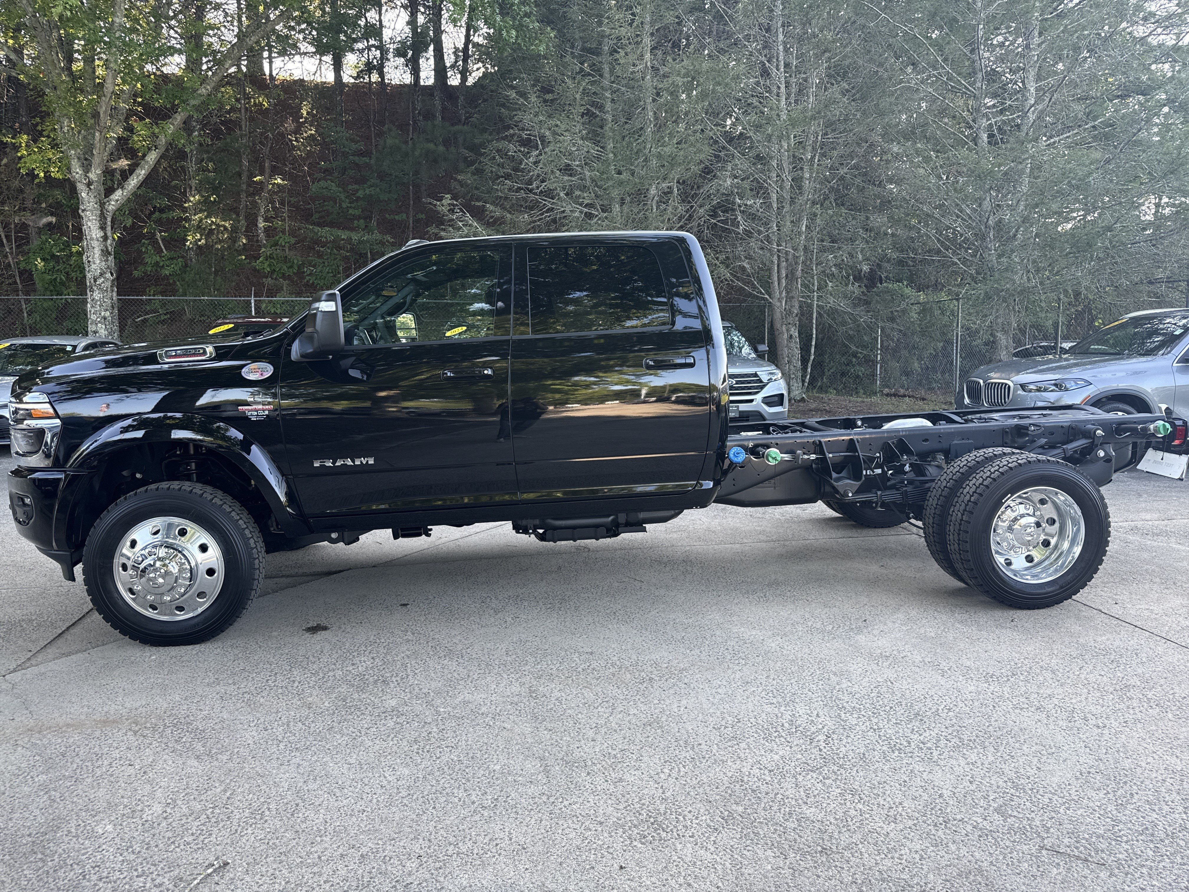 New 2026 RAM 5500 4x4 Crew Cab w/ Laramie Trim Package image 4