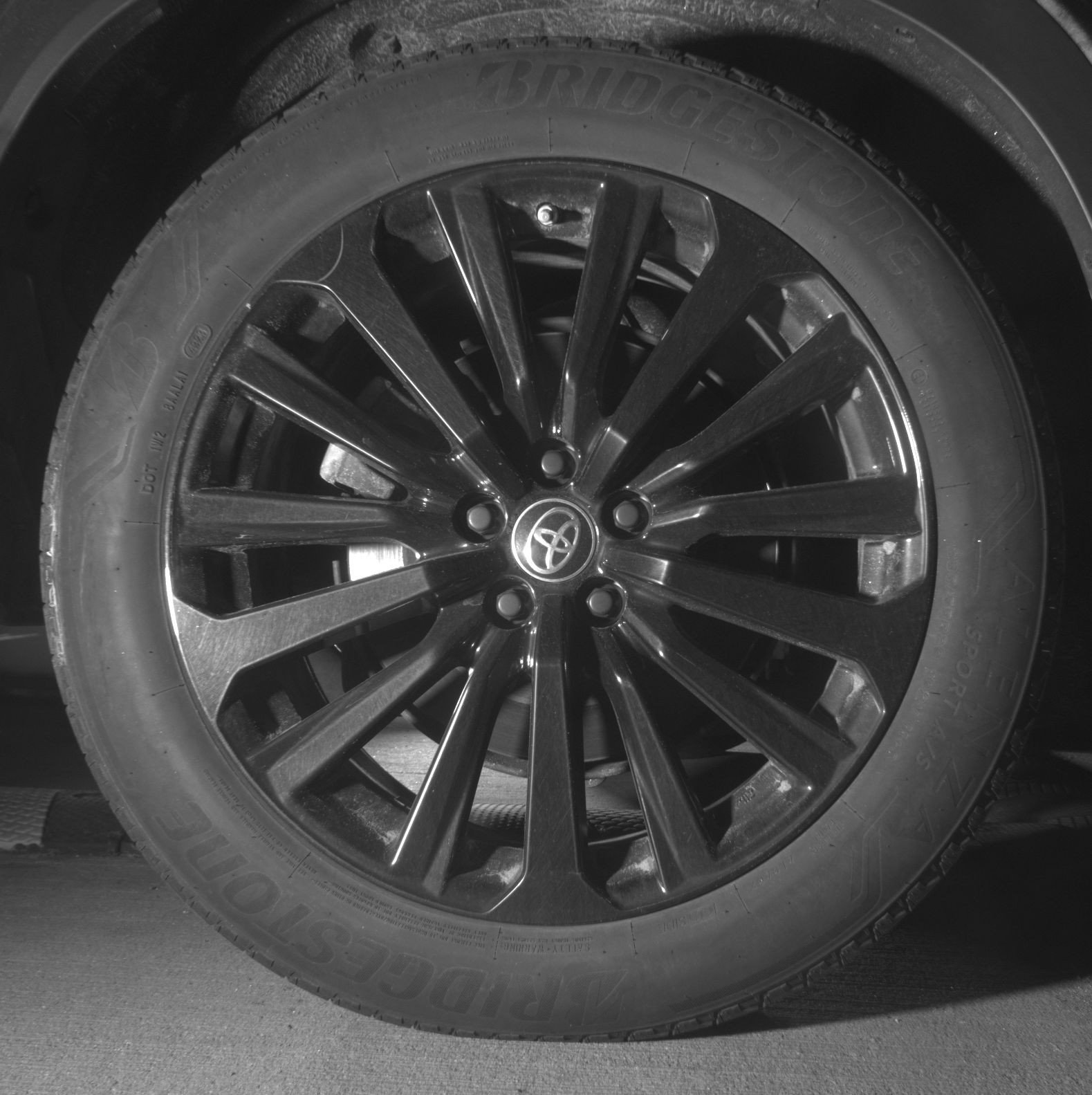 Used 2024 Toyota Highlander XSE FWD image 15