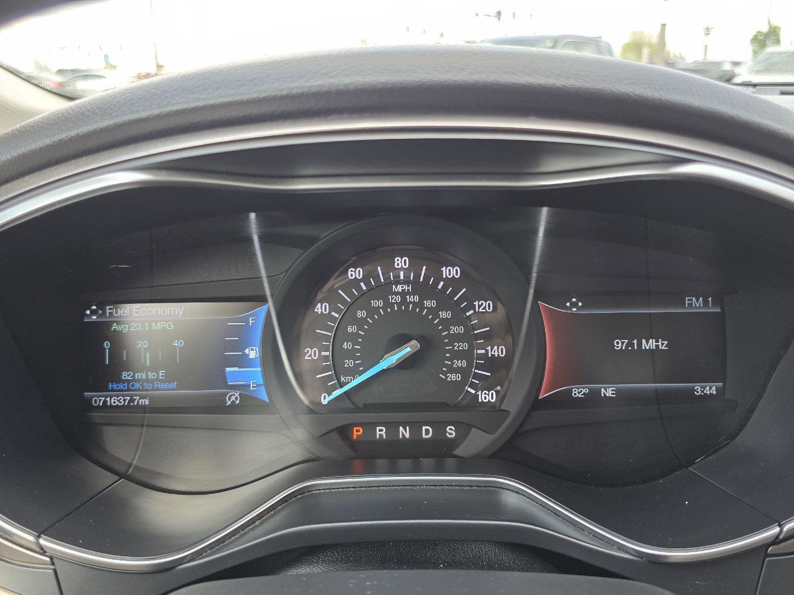 Used 2017 Ford Fusion SE w/ Fusion SE Technology Package image 27