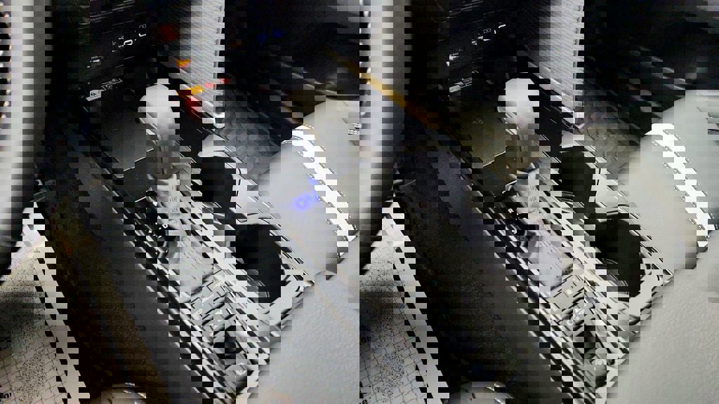 Used 2025 Toyota Camry SE w/ Convenience Package image 15