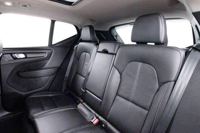 Certified 2023 Volvo XC40 B5 Plus w/ Protection Package Premier image 23