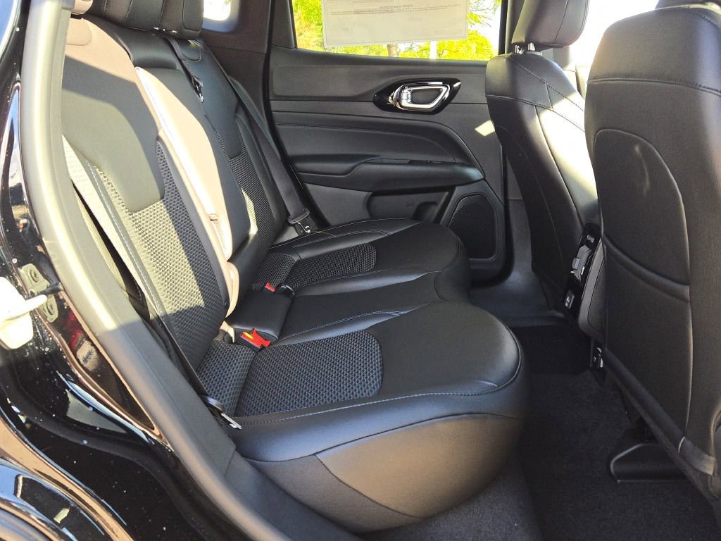 New 2026 Jeep Compass Latitude image 10