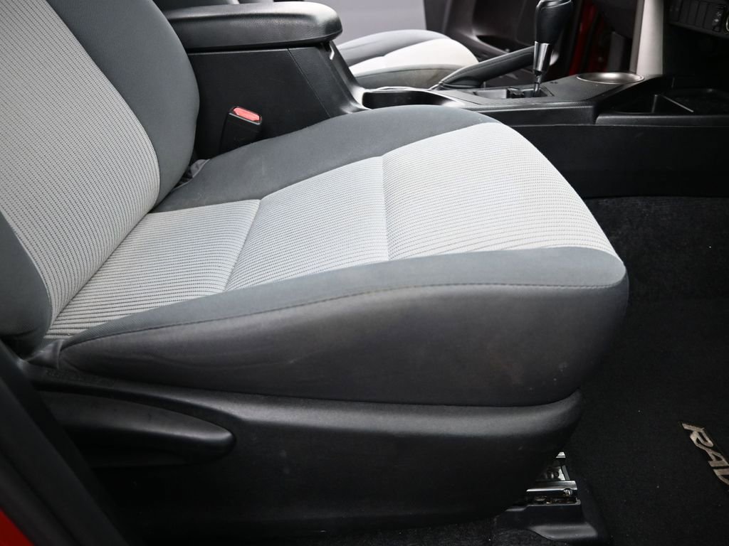 Used 2015 Toyota RAV4 LE image 10