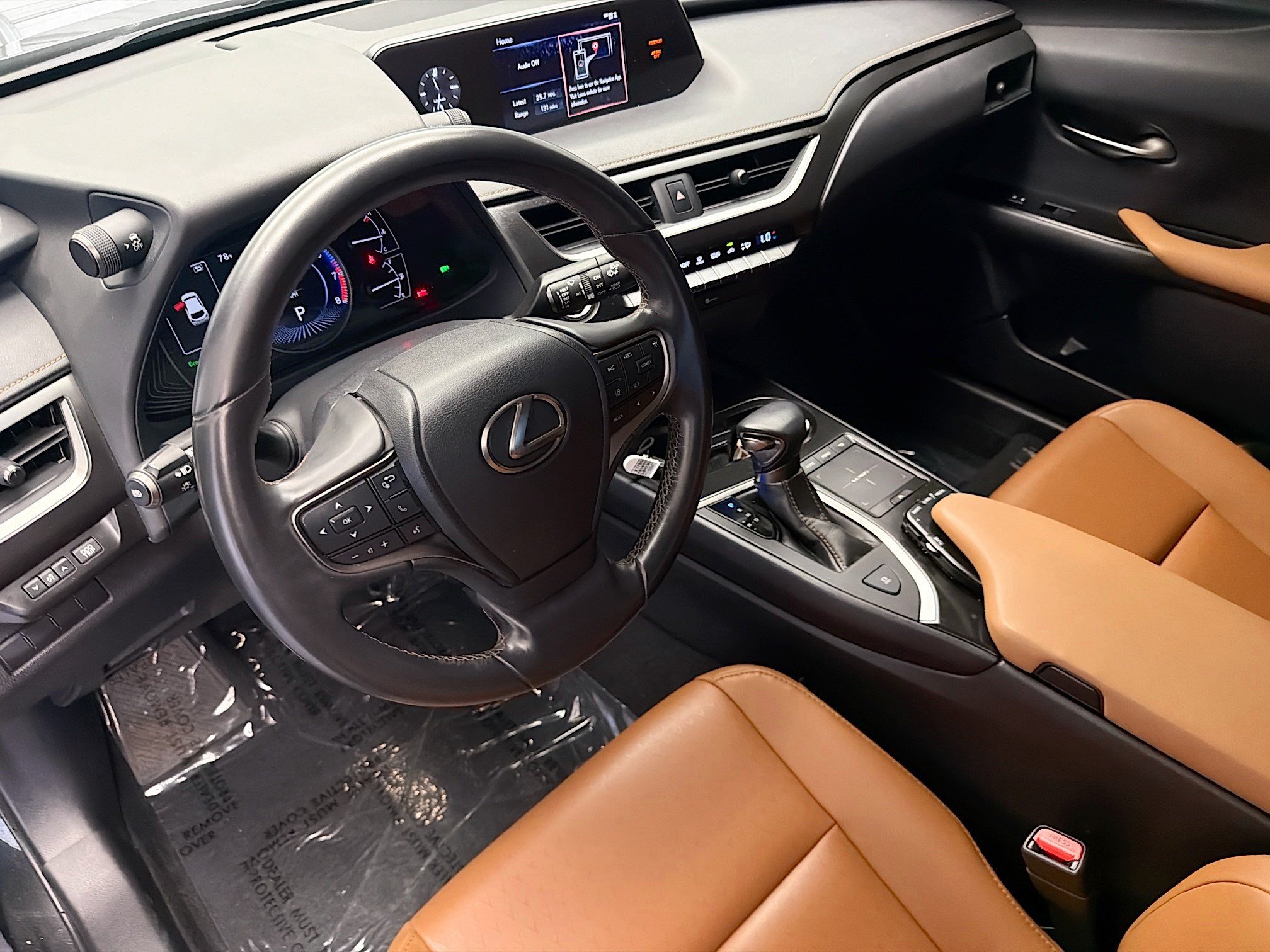 Used 2021 Lexus UX 200 w/ Accessory Package (Z1) FWD image 7