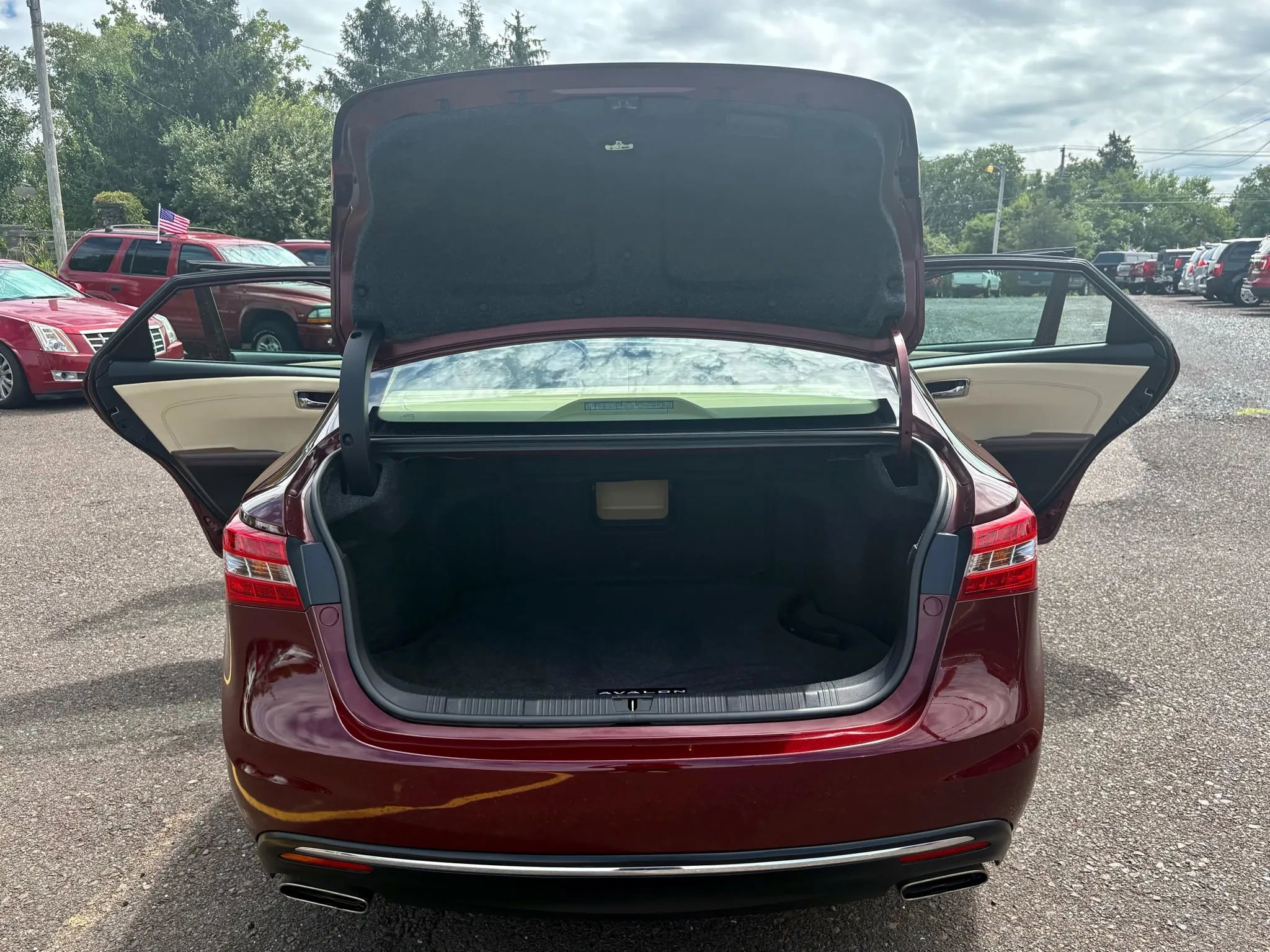 Used 2017 Toyota Avalon XLE Premium image 18