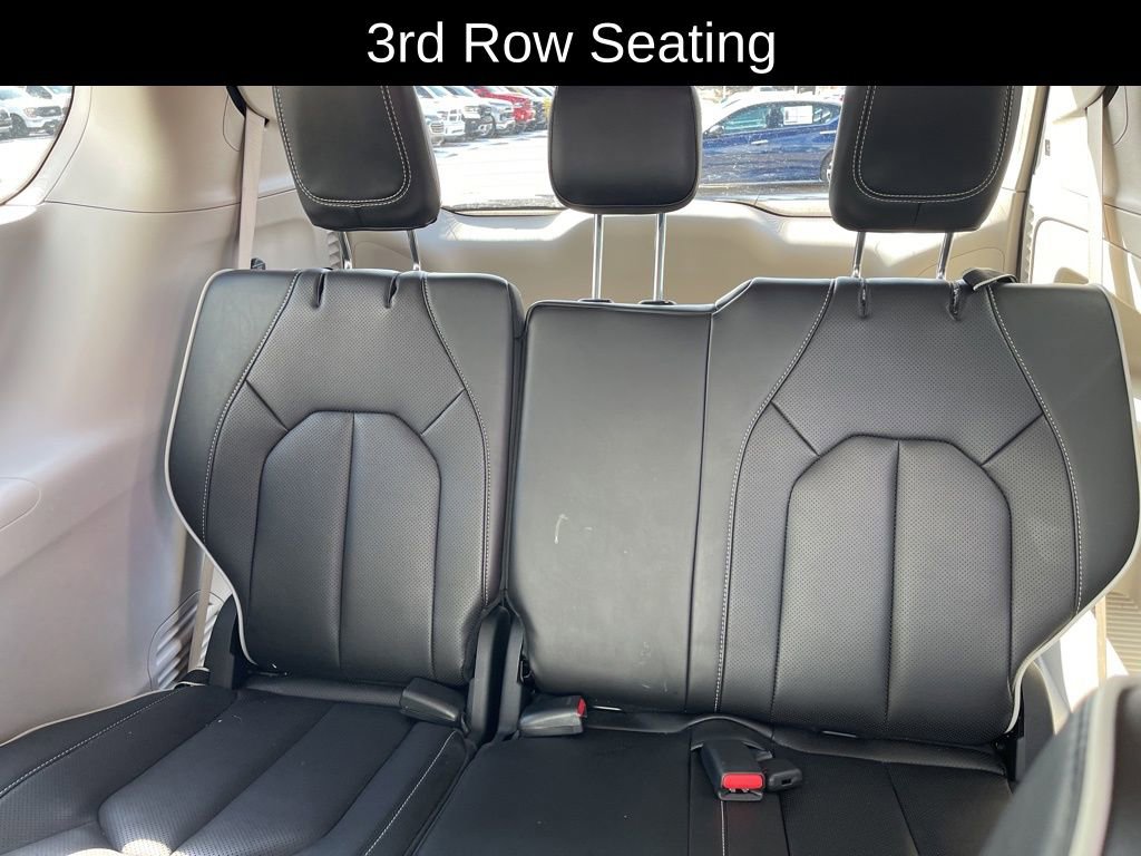 Used 2023 Chrysler Pacifica Limited image 11