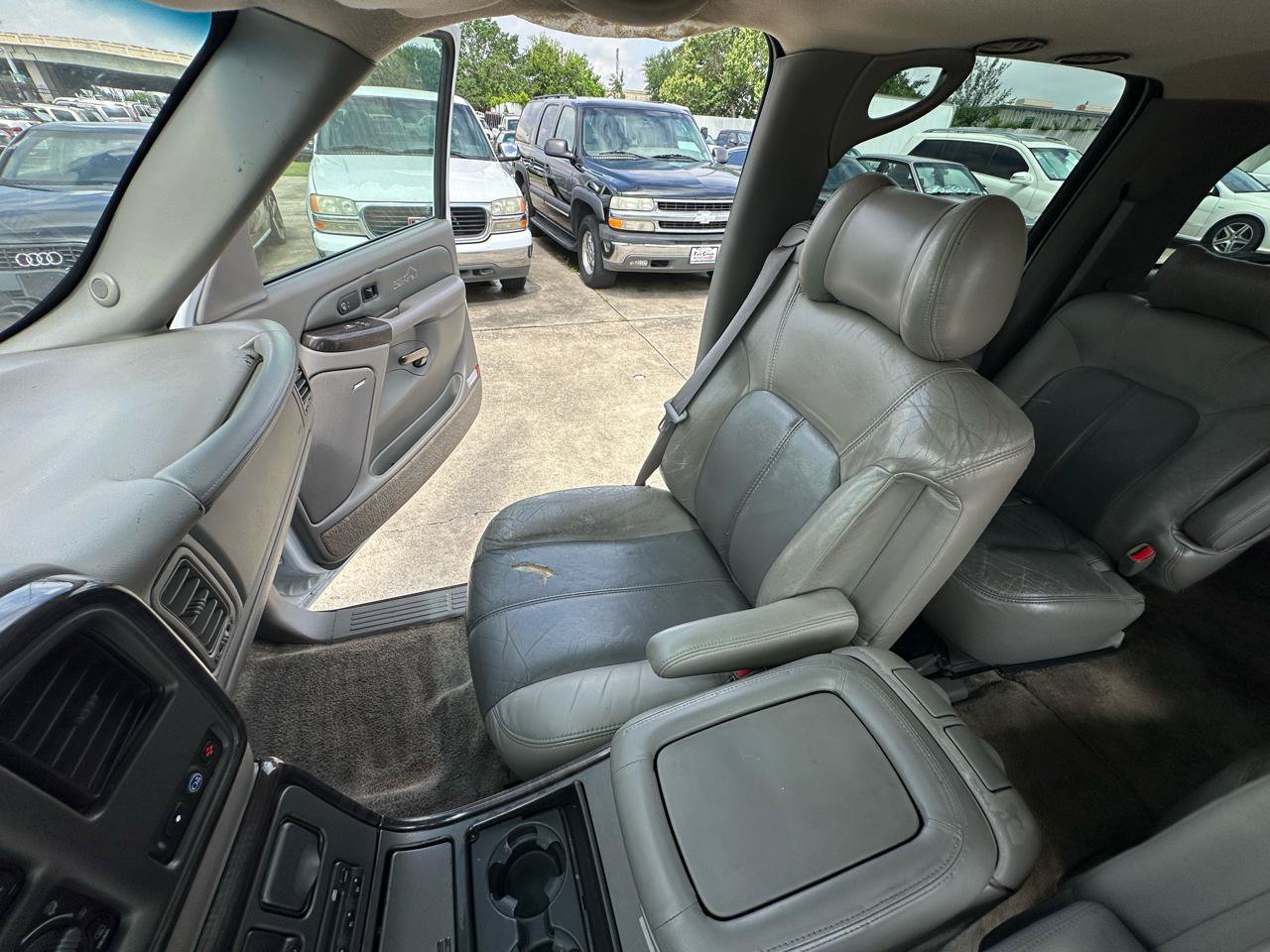 Used 2002 GMC Yukon XL Denali AWD/4WD image 57
