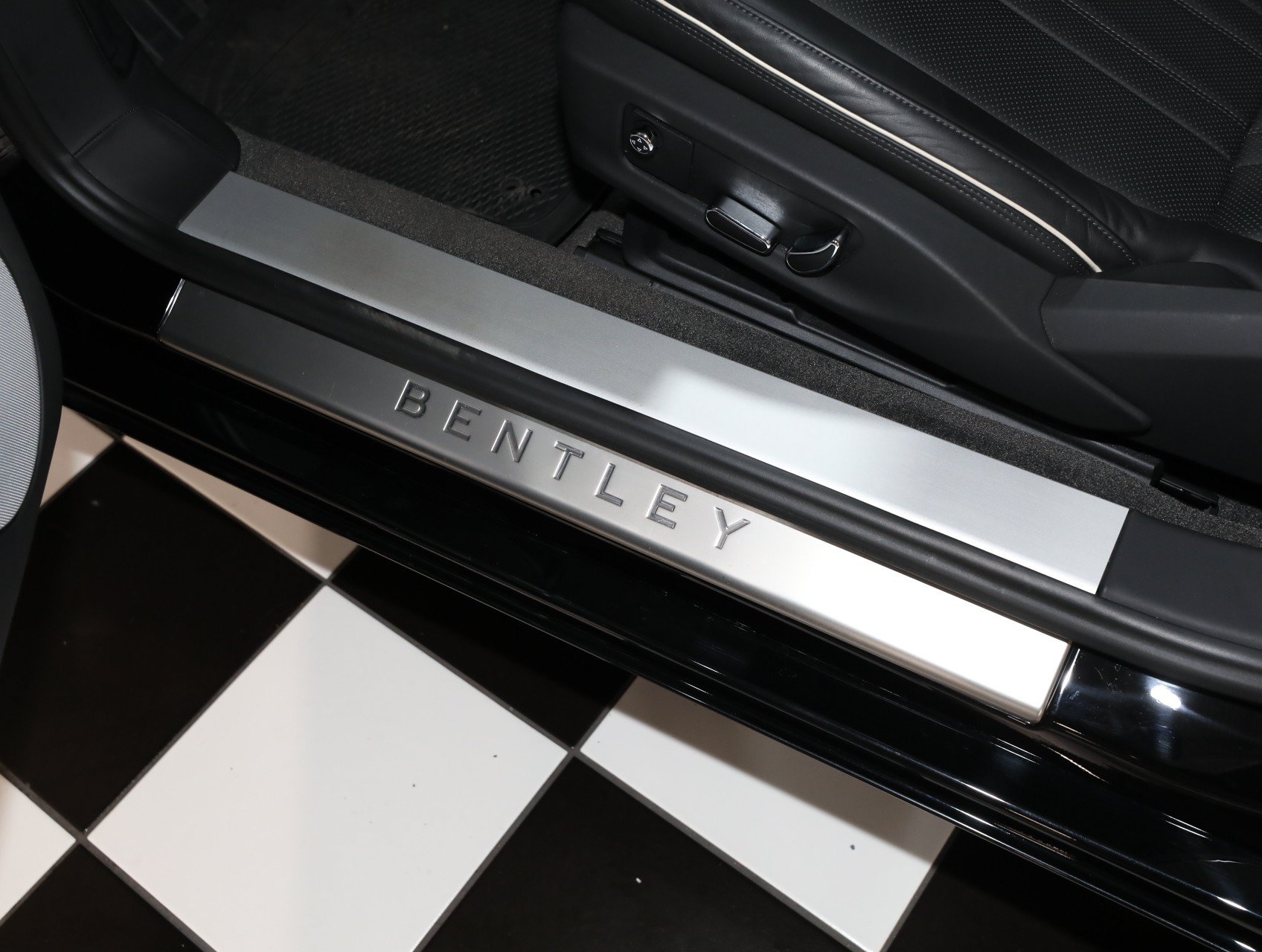 Used 2024 Bentley Continental GT Mulliner AWD/4WD image 47