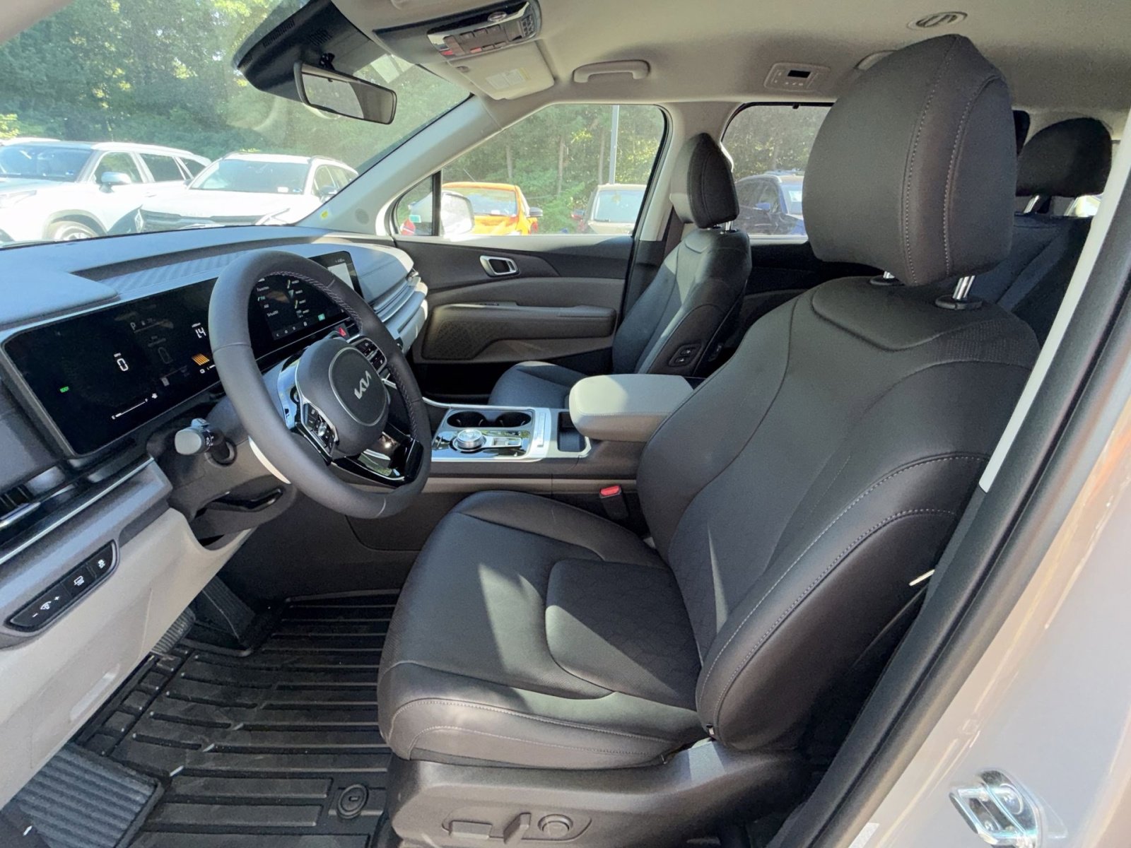 New 2026 Kia Carnival EX FWD image 21