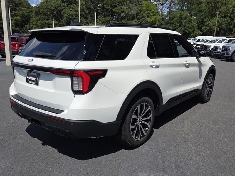 New 2027 Ford Explorer ST-Line w/ Premium Package RWD image 16