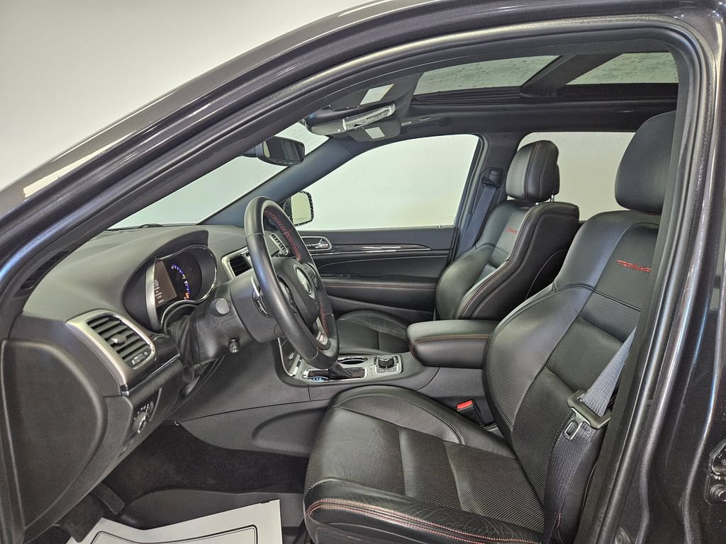 Used 2018 Jeep Grand Cherokee Trailhawk w/ Trailhawk Luxury Group AWD/4WD image 3