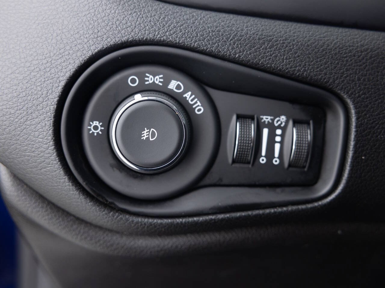Used 2016 Jeep Renegade Latitude FWD image 36