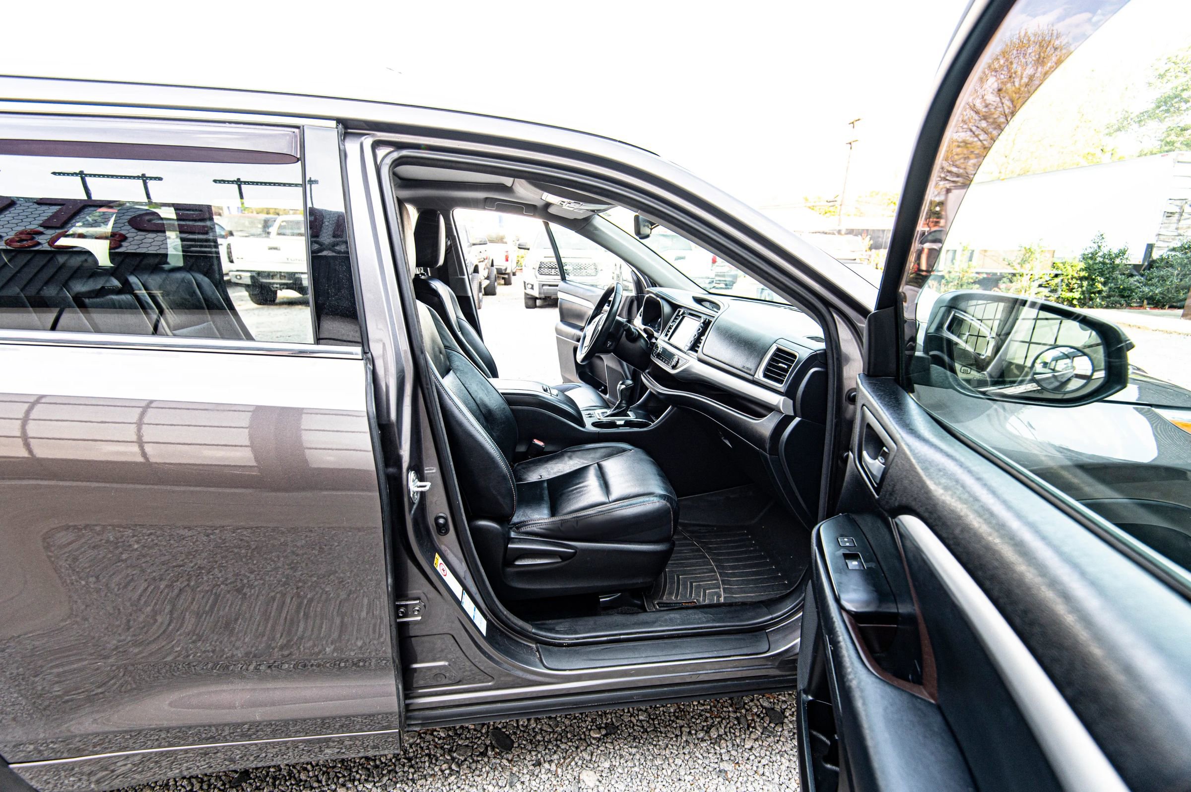 Used 2014 Toyota Highlander XLE image 36