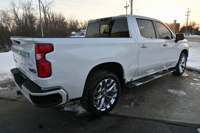 Used 2022 Chevrolet Silverado 1500 High Country w/ Technology Package image 5