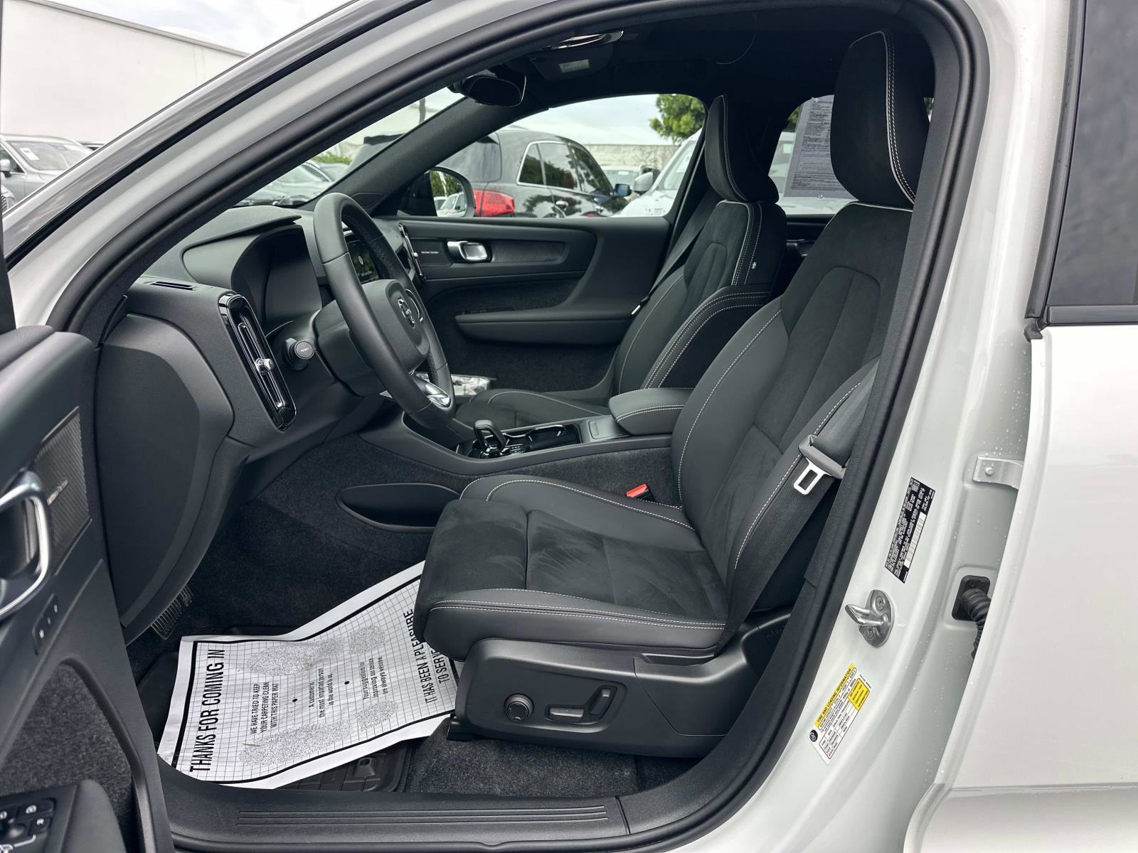 Certified 2024 Volvo XC40 Recharge Ultimate w/ Protection Package Premier image 17