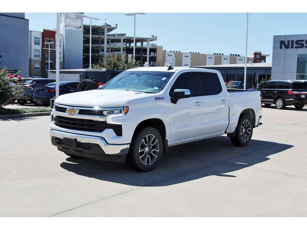 Used 2022 Chevrolet Silverado 1500 LT w/ Z71 Off-Road Package AWD/4WD image 2