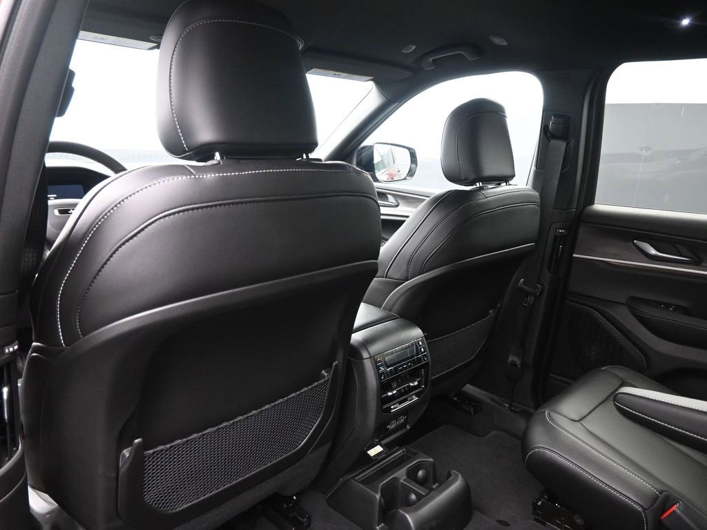 New 2025 Jeep Grand Cherokee L Limited w/ Black Appearance Package image 10