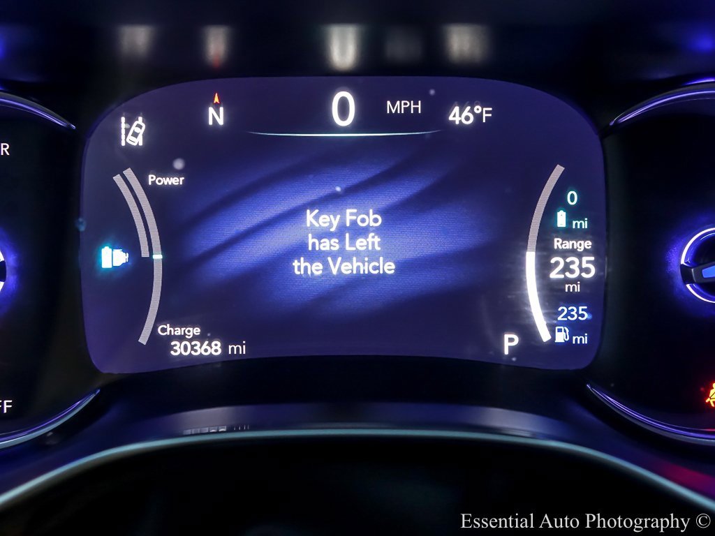 Used 2022 Chrysler Pacifica Limited w/ Uconnect Theater Family Group image 24