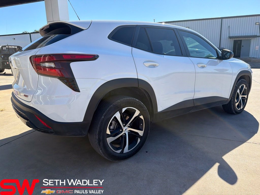 Used 2024 Chevrolet Trax RS FWD image 3
