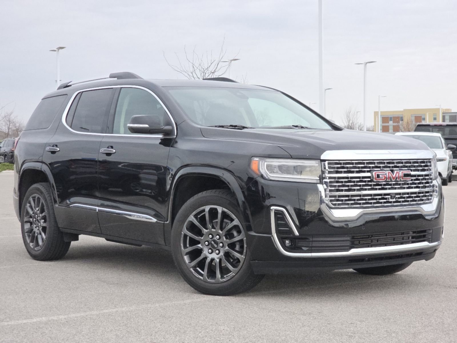Used 2022 GMC Acadia Denali w/ Black Diamond Edition image 2
