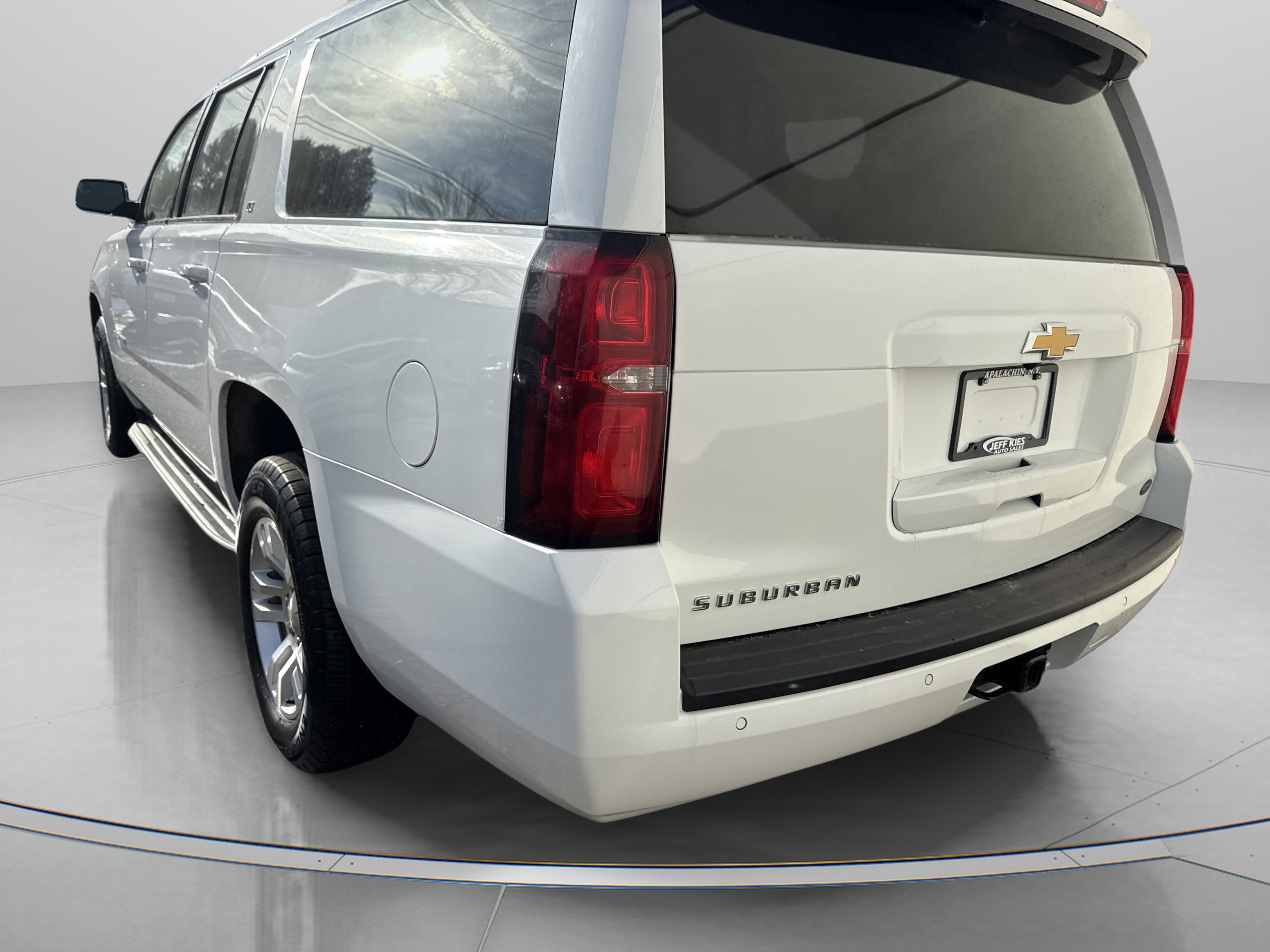 Used 2019 Chevrolet Suburban LT image 7