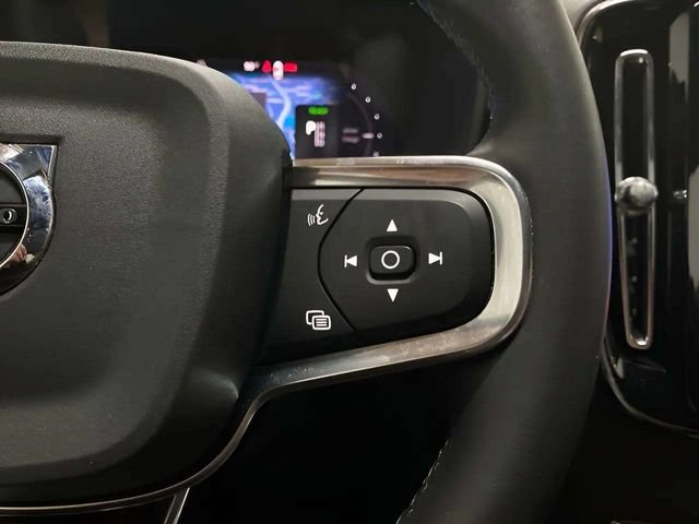 Used 2023 Volvo XC40 Recharge Ultimate AWD/4WD image 34