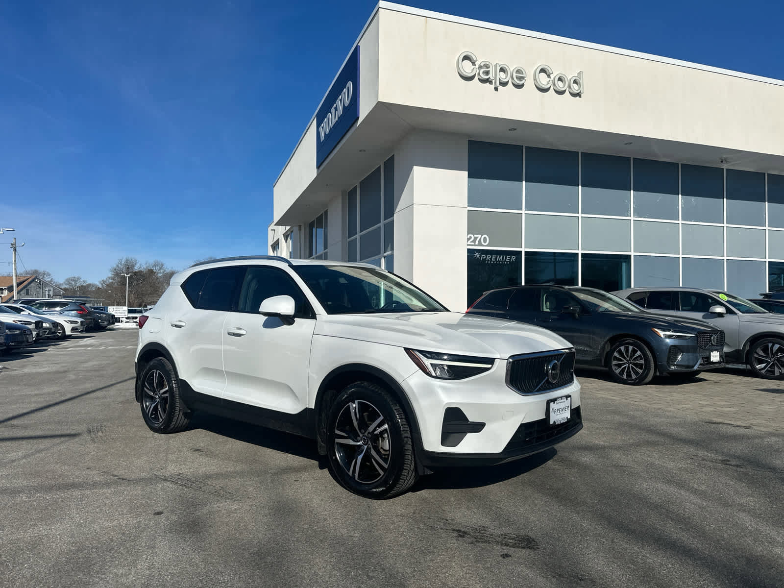 Certified 2023 Volvo XC40 B5 Core w/ Convenience Package image 3
