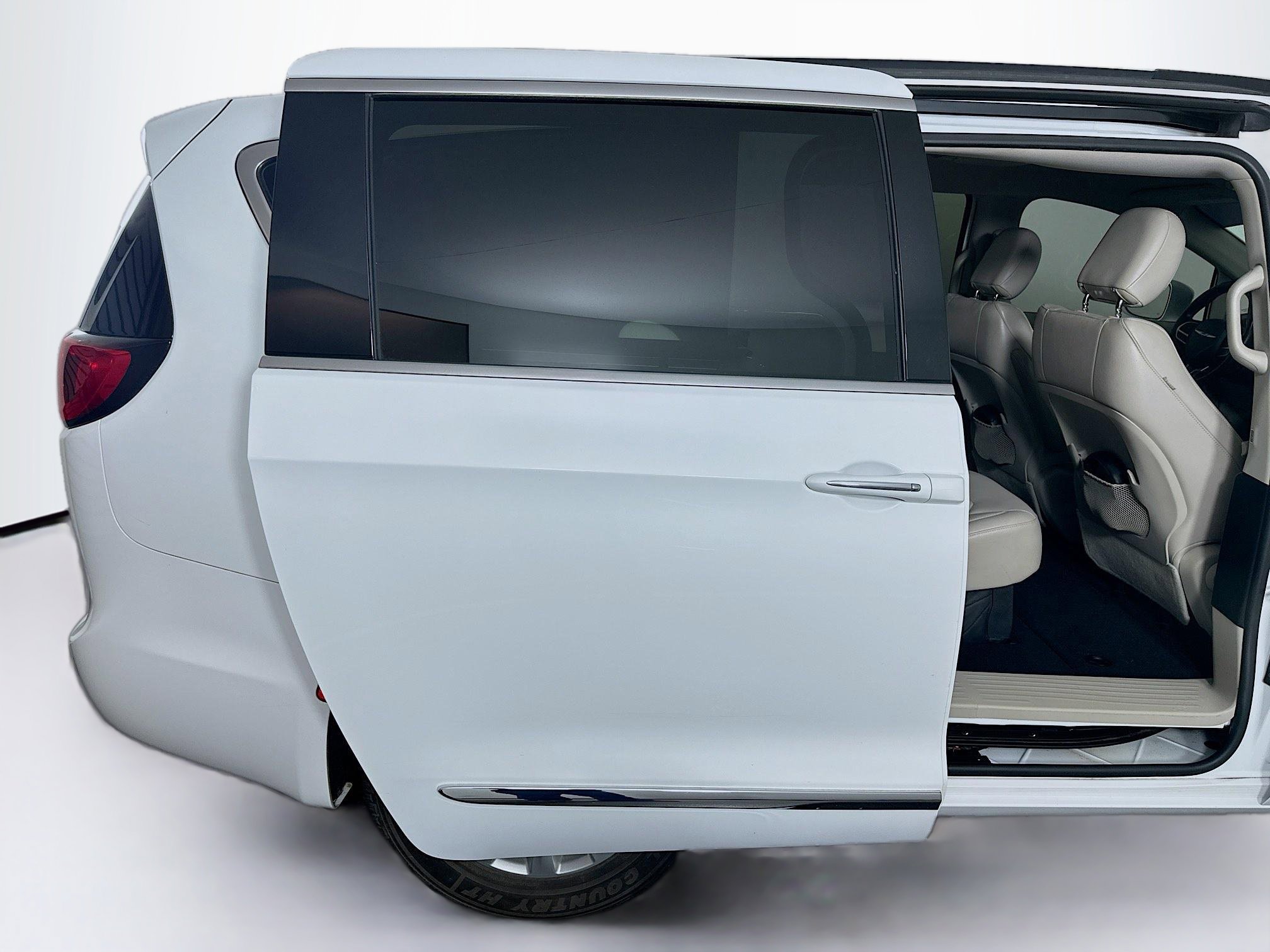 Used 2017 Chrysler Pacifica Touring-L image 32